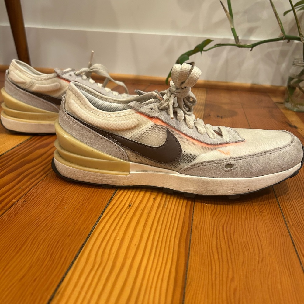 Nike Retro-Inspired Sneakers cream/brown
